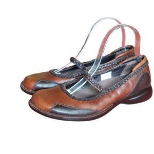 Merrell Brown Leather Flats with Classic Design